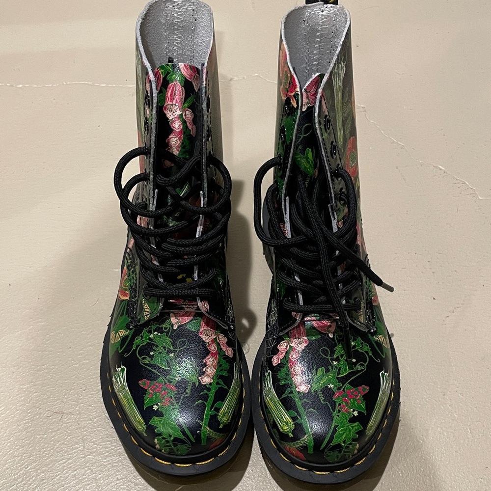 Dr. Martens 1460 Pascal Wild Botanics Black Floral Combat Boots, Sz 5, Worn 1x